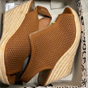 Women’s wedge sandals